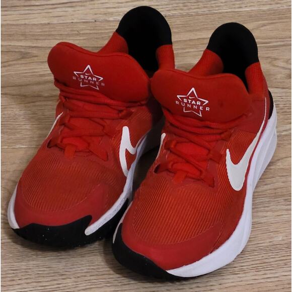 Nike Star Runner 4 Red Running Shoes DX7615 600 Youth Kid's Size 5.5 Y Pre-owned - Picture 1 of 8